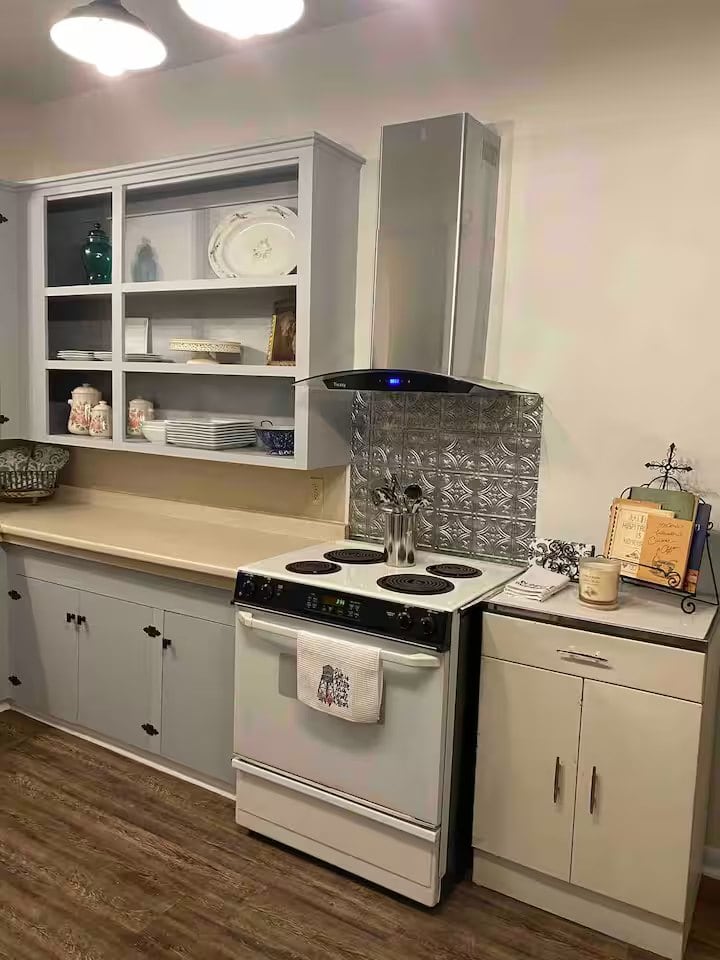 Full kitchen with vintage touches